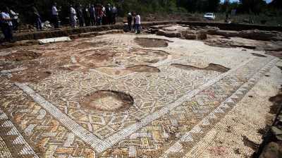 Konuralp Aynalı Köyü Mozaik